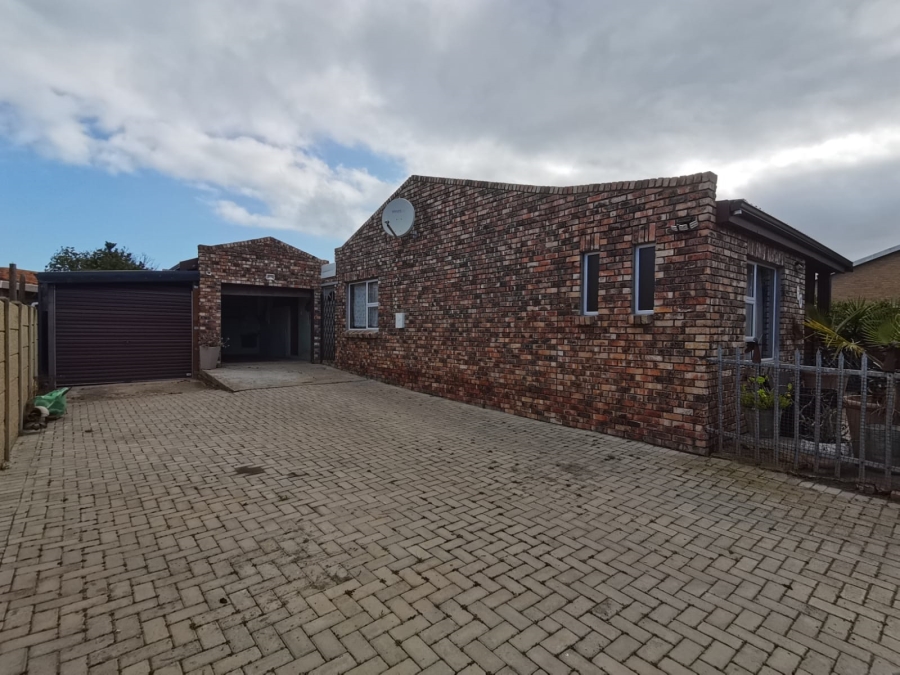 3 Bedroom Property for Sale in Heiderand Western Cape